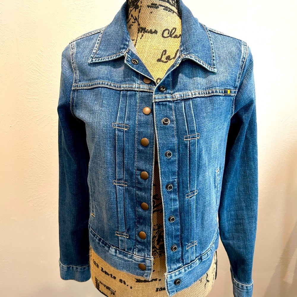 Lucky Brand Denim Jacket. Long sleeve size small . like new non smoking home